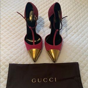 Never worn Gucci t-strap cap-toe pump